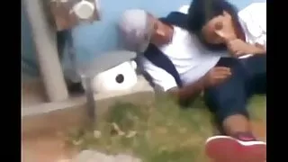 Sale grosses salopes en chaleur pute en bottes au genou en latex se fait baiser dans la chatte et la bouche