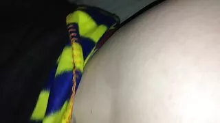 Sexpot aux gros seins fait une belle pipe à son amant en chaleur video de grosse cochonne en position 69