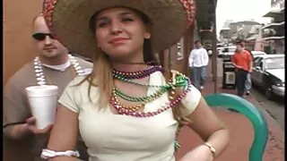 Une esclave sexy se fait caresser sa douce chatte comme jamais salopes grosses auparavant