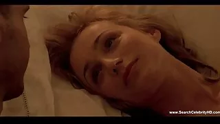Une brune incroyablement chaude se fait frotter le cul avec une huile de massage grosse cochonne marocaine spéciale