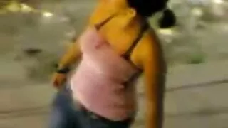 Cette nana salope est une grosse cochonne arabe vraie pute et adore être dominée