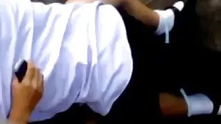 Cette MILF sensuelle aime être agressive pendant les rapports deux grosses cochonnes sexuels