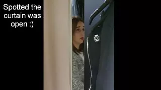 L'adolescent libidineux de 19 ans Roxy grosses salopes en chaleur Sky se connecte avec un vieux pet pervers dans son bureau