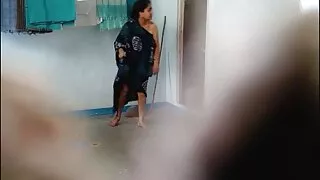 Une nana incroyablement chaude ne peut pas en avoir assez de la putain grosses saloppes de machine