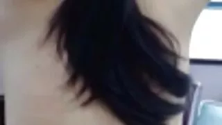 Hina Maeda, salope asiatique coquine, suce une bite et se fait caresser belles grosses salopes la chatte