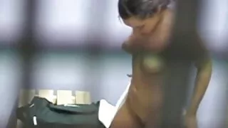 Le maître de la pipe grosse cochonne porn du Japon Rei Furuse suce deux petites bites
