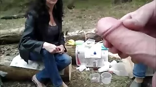 La salope Gilda fait une pipe grosses salopes en chaleur chaude et se fait sodomiser par derrière