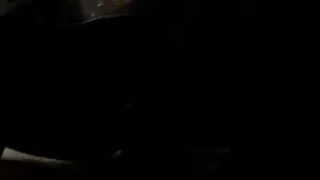Une salope brune gâtée se fait polir la grosses salopes en chaleur chatte trop poilue par derrière
