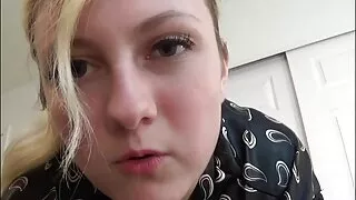 Cette houe salopes grosses en ébène a un beau cul et elle aime se faire défoncer par derrière