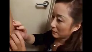 Ces filles passionnées donnent à ce bâtard chanceux le sexe qu'il veut vraiment grosses salopes obeses