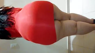 Bootyful shemale baise l'anus de son grosses saloppes amant en position latérale