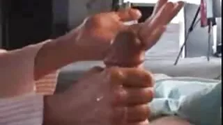 La brune aux longues jambes Megan Salinas montre une classe grosses et vieilles salopes de maître de pipe