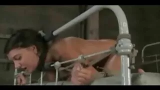 Sexe interracial passionné sur le toit avec romance et les plus grosses salopes bougies