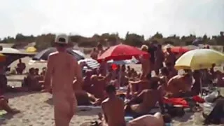 Une transexuelle incroyablement excitée oblige vieilles grosses salopes son amie coquine à adorer sa bite