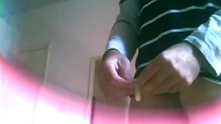 Cette prostituée transsexuelle aux cheveux roses aime les plus grosses salopes ce qu'elle fait et ça se voit