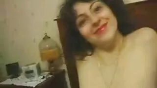 Horny college slut frotte une bite avec les grosses cochonnes ses pieds