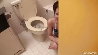 Hot blonde grosse cochonne video se frotte la chatte étant seule à la maison