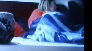 Une brune japonaise grosses vieilles salopes aux cheveux longs et coquine devient folle en chevauchant une bite bien chaude