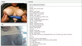 Hot hoe grosses salopes en chaleur chevauche la bite d'un vieil homme à l'envers lui donnant une vue parfaite