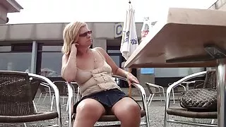 Poussin sans vergogne Samantha grosses salopes françaises Faye fait une belle pipe à son amant