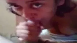 La jolie salope rousse Cindy grosses salopes françaises se fait baiser la gorge en bas blancs sexy