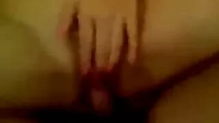 Belle brune avec un beau cul les grosses cochonnes porte une culotte pendant les rapports sexuels