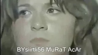 Une belle brune incontrôlable fait une belle pipe salopes grosses à son amant
