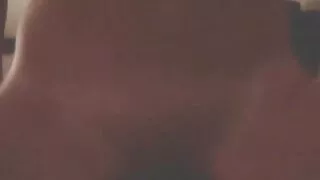 Cette camgirl a de charmants grosses cochonnes françaises yeux bleus et elle adore se doigter la chatte