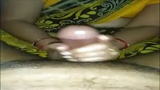 L'étonnant grosse cochonne africaine branleur Sun aime stimuler son clitoris