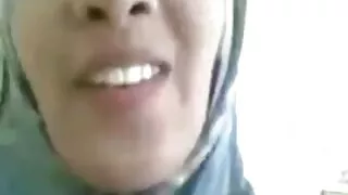 Une séance de masturbation passionnée mène inévitablement à des préliminaires grosses chattes de salopes de pipe